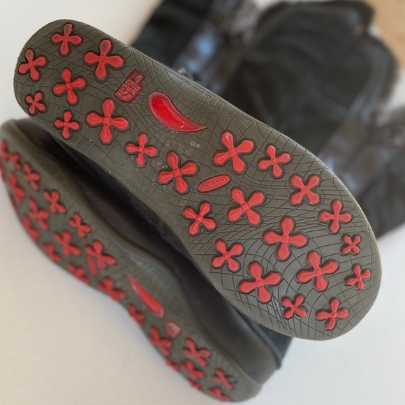 The North Face Black Suede Boot with Zip/Faux Fur - Picture 4 of 7